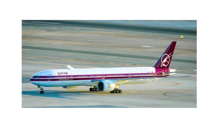Qatar Airways lança avião com pintura retro no 25º aniversário
