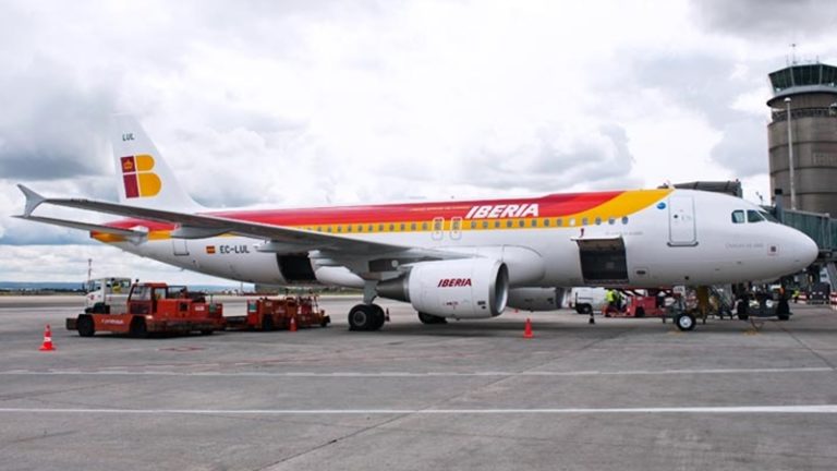 Iberia volta a ter voos para Faro e Ponta Delgada este verão