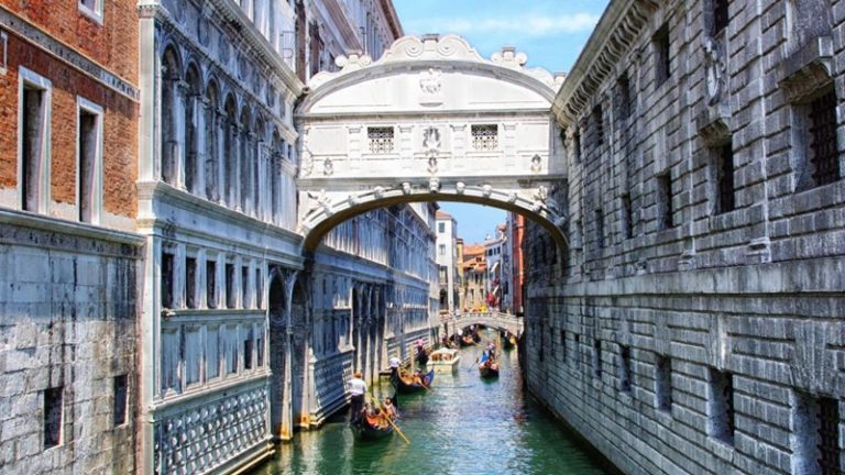 Veneza poderá vir a aplicar taxa de 5€ a visitantes a partir de 2024