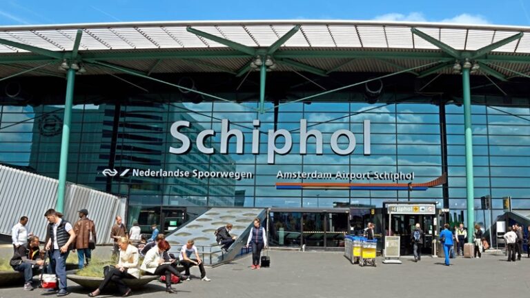 Governo dos Países Baixos avança com limite de 452.500 voos para Schiphol em 2024