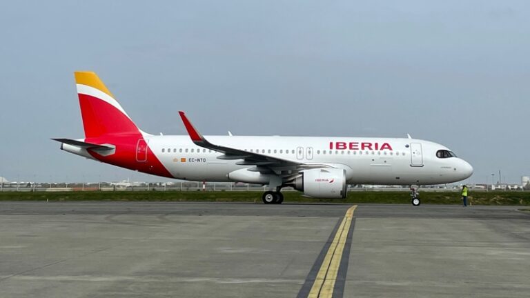 Iberia alarga operação para Ponta Delgada e introduz Tirana no horário de verão