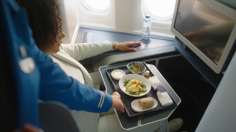 Passageiros da KLM World Business Class já podem escolher antecipadamente refeições