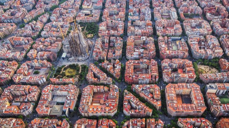 Barcelona: 68% das unidades de AL estão concentrados no centro da cidade, segundo a Mabrian